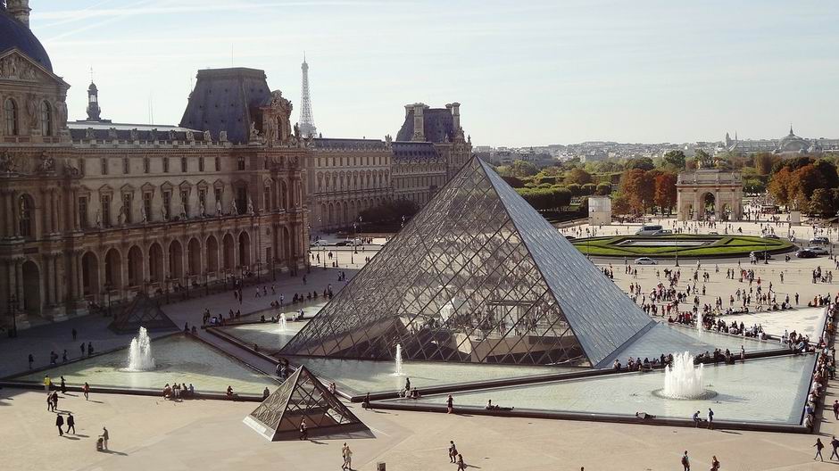 Louvre Párizs